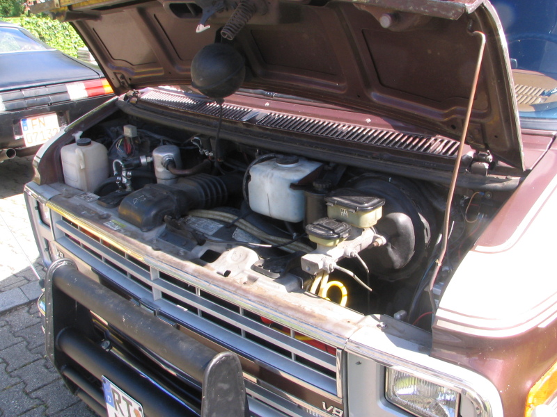 Teilansicht Motor Fahrerseite 