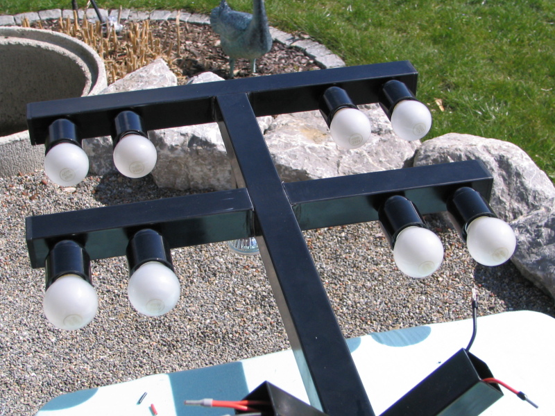 Fassungen mit Lampen Pre-Stage und Stage für beide Fahrbahnen fertig montiert