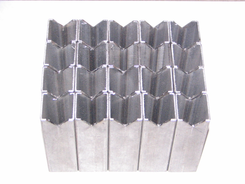 Ausleger für Pre-Start, Start und Fehlstart mit eingesägten Winkeln 