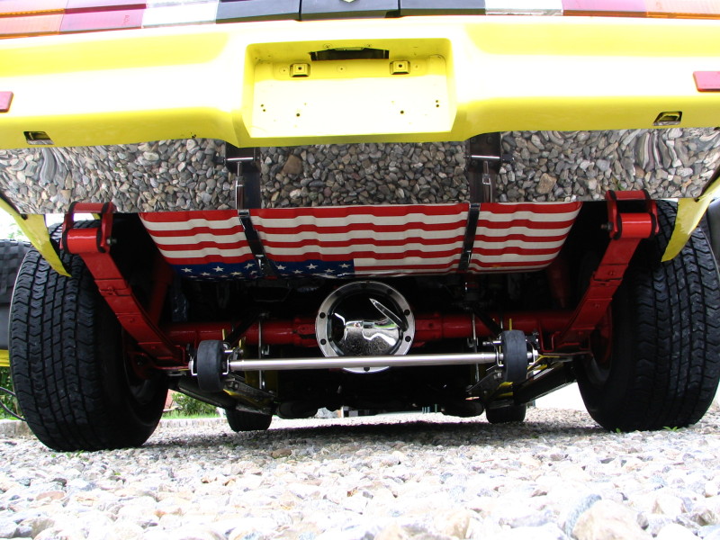 Tank mit US-Flaggen Lackierung, Heckunterteil aus hochglanzpoliertem Edelstahl und Wheelie Bar aus massivem Edelstahl