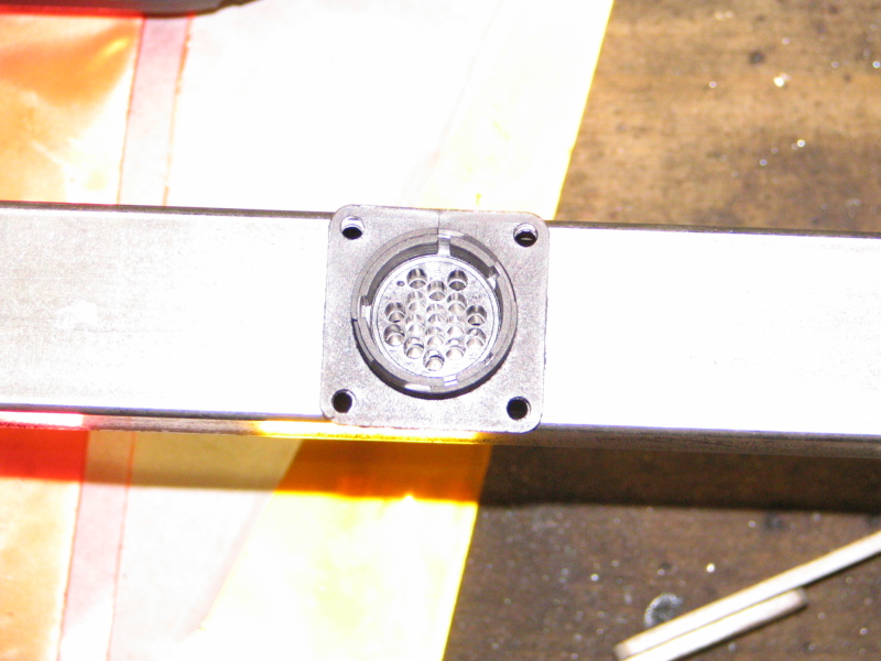 Aufgesetztes Gehäuse der Steckverbindung 