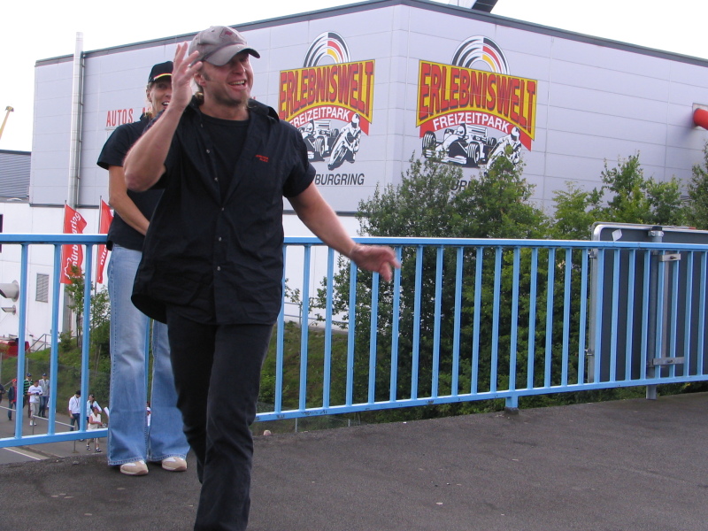 Auf der Fußgängerbrücke zum Ring