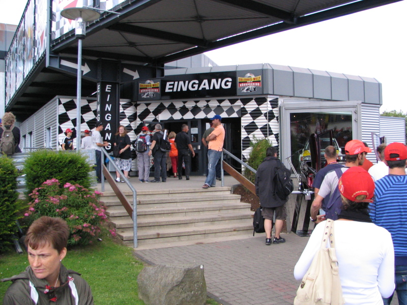 Hinter dieser Tür warten unsere Karten