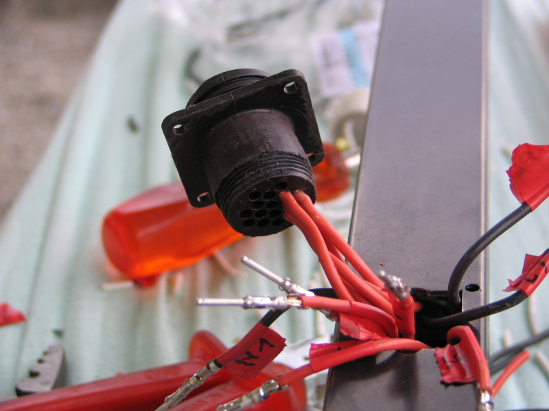 Steckverbindungs-Kontakthülse montieren