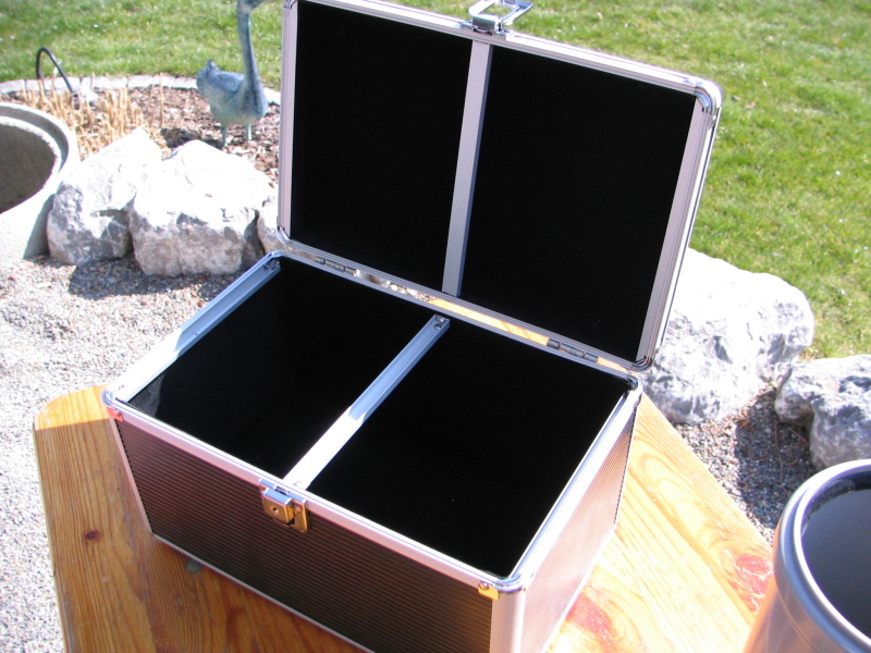 Ein leerer CD-Aufbewahrungskoffer